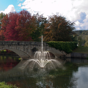 Plaukiojantis fontanas Thames